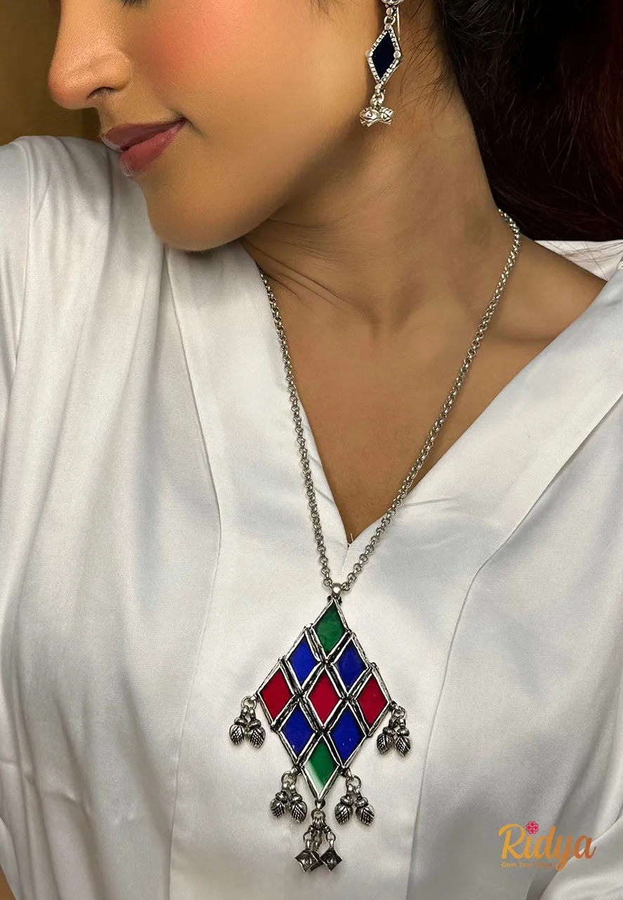 A Bunch Of Glass Diamonds Stylish Chain Necklace Set